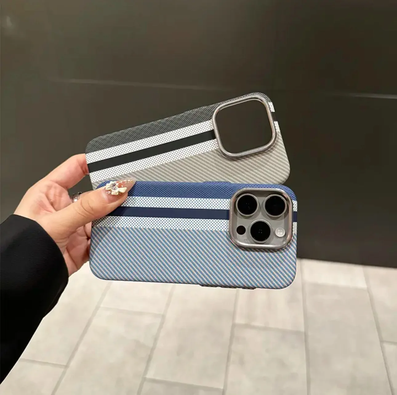 Kevlar pattern magnetic attraction is suitable for Apple 15Promax mobile phone case iPhone14 hard shell advanced protective case
Kevlar pattern magnetic attraction is suitable for Apple 15Promax mobile phone case iPhone14 hard shell advanced protective case