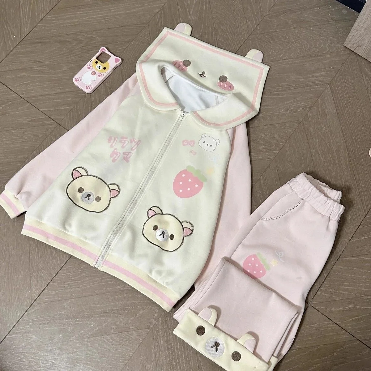 Rilakkuma Bear Ears Hooded Set 2025 Autumn Winter Kawaii Fluffy Two-Piece Jacket Pants for Women Girls Loungewear
Rilakkuma Bear Ears Hooded Set 2025 Autumn Winter Kawaii Fluffy Two-Piece Jacket Pants for Women Girls Loungewear