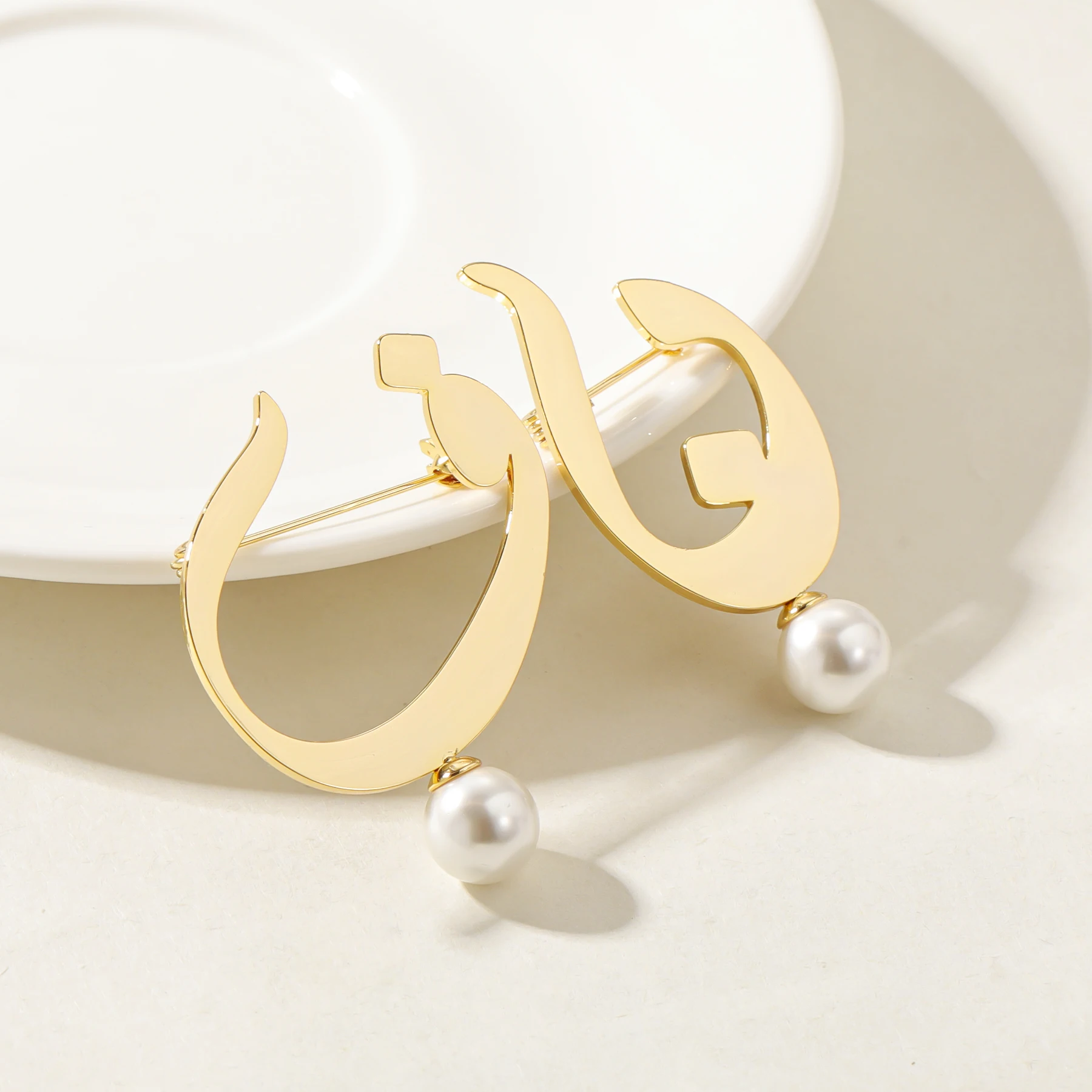 Qitian Custom Arabic alphabet brooches Personalized stainless steel jewelry Pearl brooches for women Best Eid gifts Memorial
Qitian Custom Arabic alphabet brooches Personalized stainless steel jewelry Pearl brooches for women Best Eid gifts Memorial