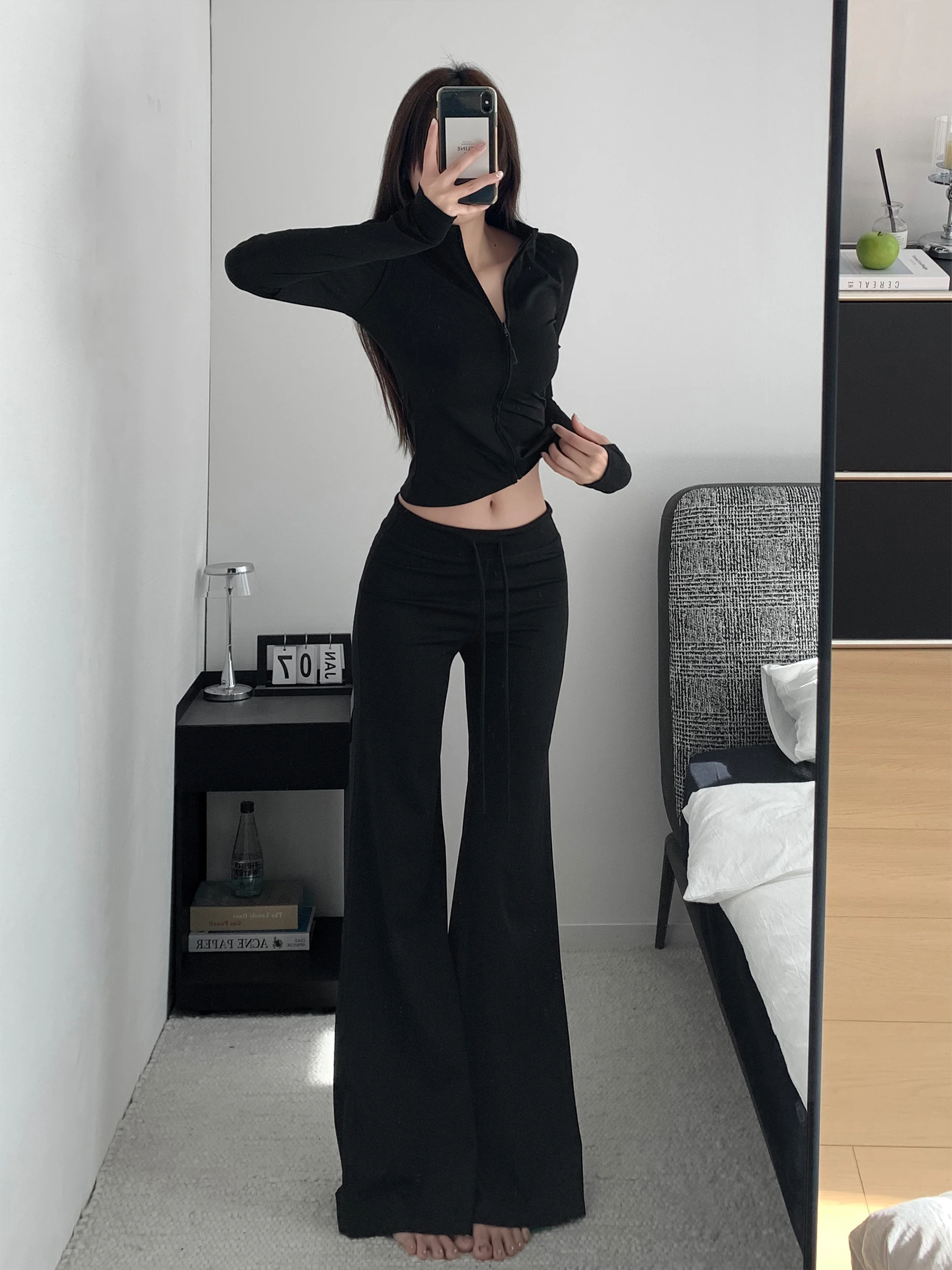 Zhang Zi Black Lulu Sporty Casual Women's Slimming Set Short Top Micro Flared Pants Two Piece Set High Waist Long Pants
Zhang Zi Black Lulu Sporty Casual Women's Slimming Set Short Top Micro Flared Pants Two Piece Set High Waist Long Pants