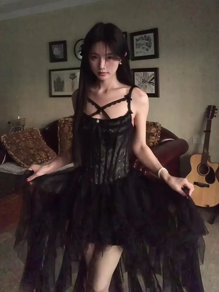 High end and sexy temperament lace spicy girl suspender top waist cinching and slimming mesh half skirt summer two-piece set
High end and sexy temperament lace spicy girl suspender top waist cinching and slimming mesh half skirt summer two-piece set