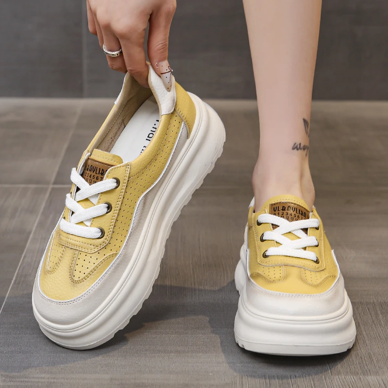 Женские туфли на одинарной платформе, весна 2024, дышащая обувь для мам, женская обувь на низком каблуке с мягкой подошвой, повседневные белые туфли с круглым носком
Женские туфли на одинарной платформе, весна 2024, дышащая обувь для мам, женская обувь на низком каблуке с мягкой подошвой, повседневные белые туфли с круглым носком