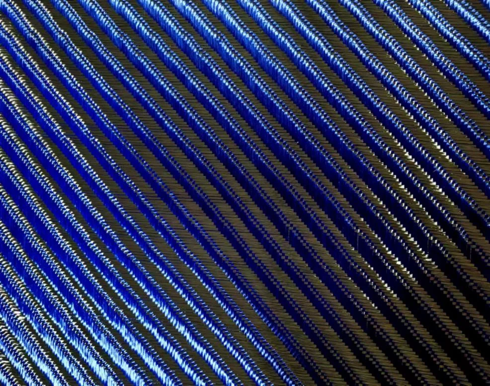 3K 240gsm 4 × 4 red blue Kevlar and carbon fiber blended twill fabric 40"/100cm aramid fiber blended carbon fiber Kevlar fabric.
3K 240gsm 4 × 4 red blue Kevlar and carbon fiber blended twill fabric 40"/100cm aramid fiber blended carbon fiber Kevlar fabric.