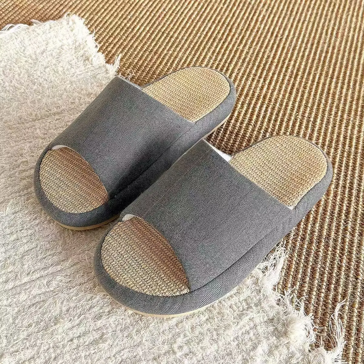 2025 High-top slippers, stylish and comfortable, with soft sole, made of linen, absorb sweat and are breathable and cool.
2025 High-top slippers, stylish and comfortable, with soft sole, made of linen, absorb sweat and are breathable and cool.
