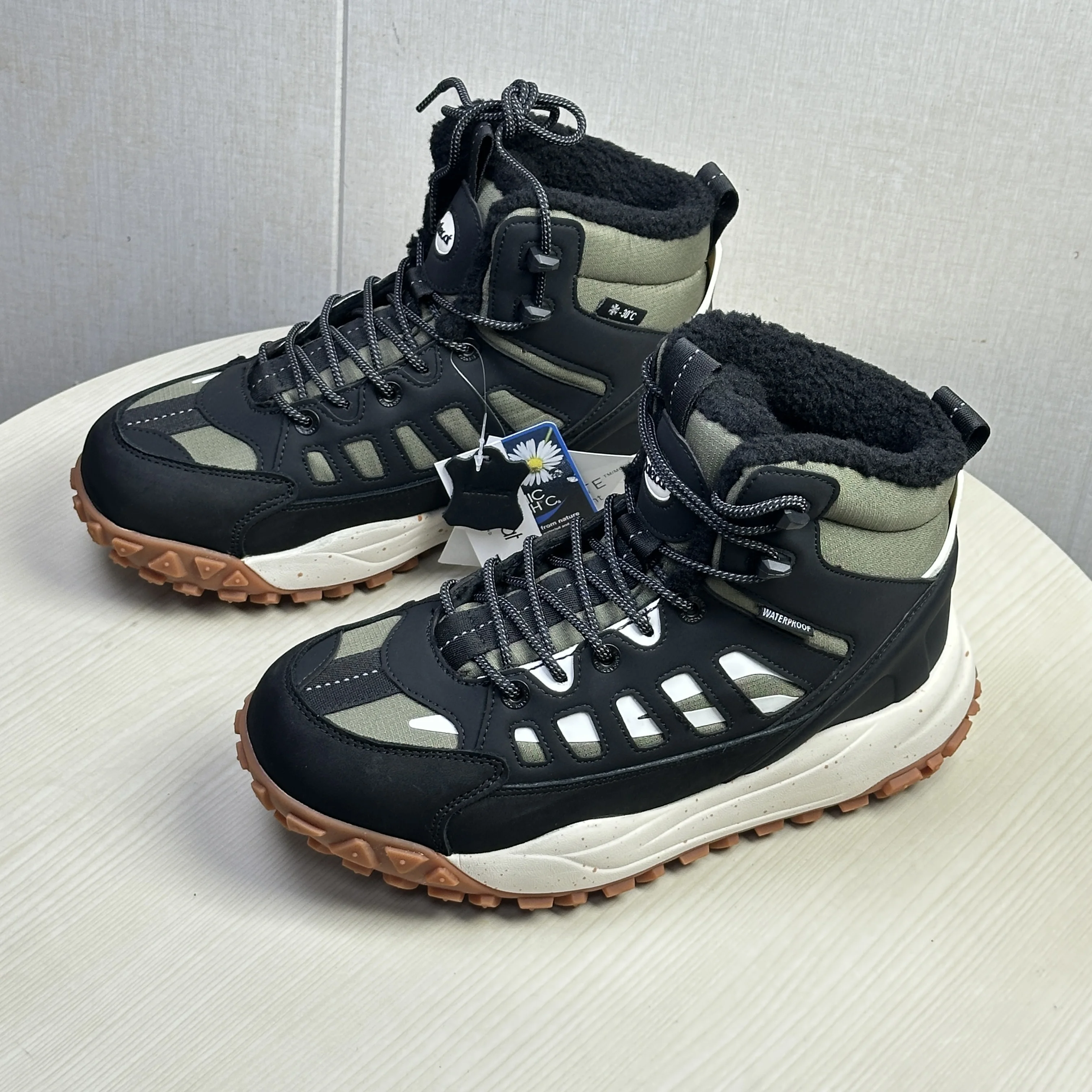 Men's Winter Warm Fleece-Lined Outdoor Hiking Boots Waterproof Walking Shoes for Men and Women Walking Sports Shoes
Men's Winter Warm Fleece-Lined Outdoor Hiking Boots Waterproof Walking Shoes for Men and Women Walking Sports Shoes