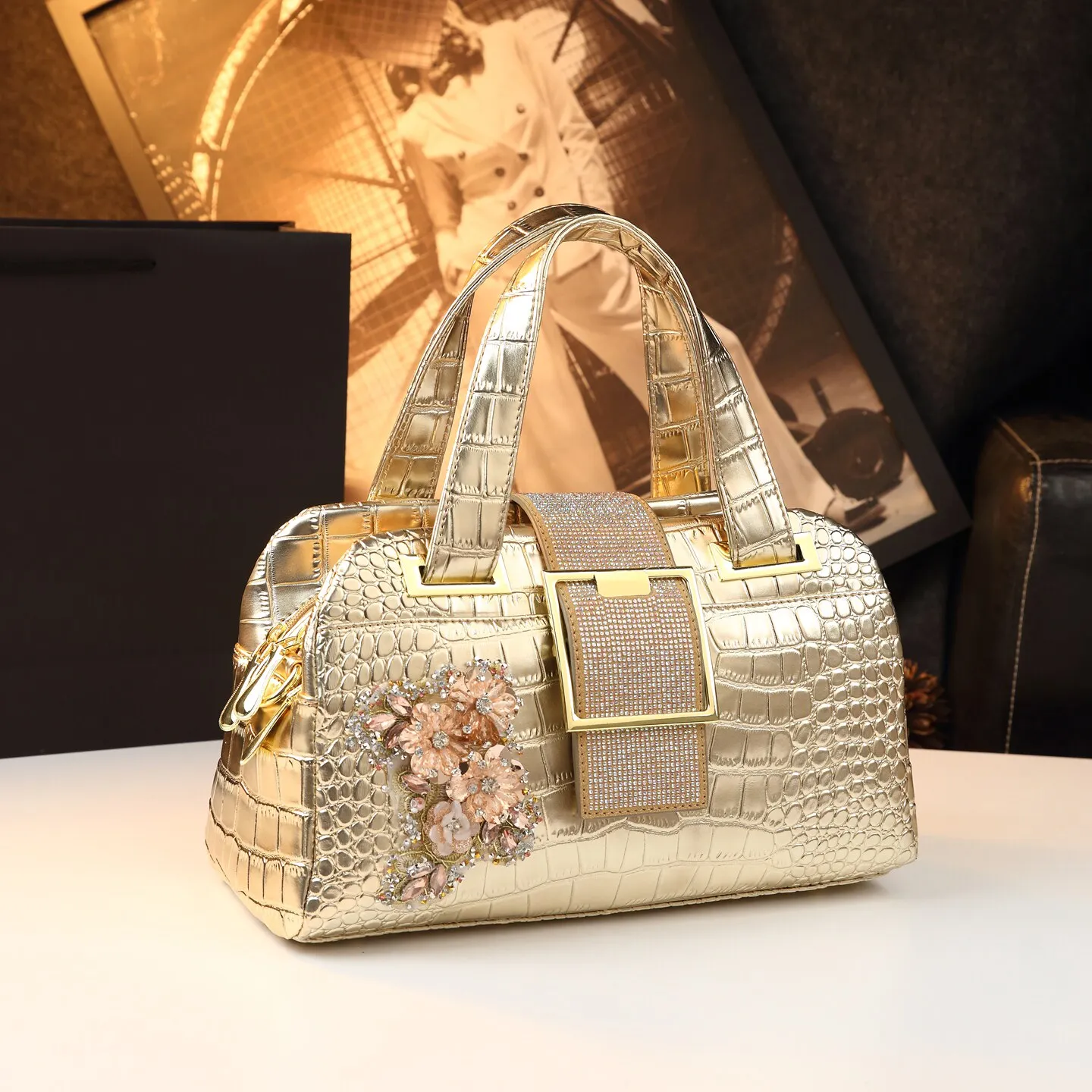 2026 New Crocodile Pattern Leather Fashion Women's Bag Shoulder Messenger Handbag Large Capacity Boston Bags Diamonds Flower
2026 New Crocodile Pattern Leather Fashion Women's Bag Shoulder Messenger Handbag Large Capacity Boston Bags Diamonds Flower