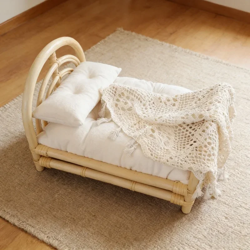 Деревянная кроватка-люлька для младенцев, винтажная плетеная корзина из ротанга, реквизит для фотосессии новорожденных, необходимая мебель для фотосъемки новорожденных
Деревянная кроватка-люлька для младенцев, винтажная плетеная корзина из ротанга, реквизит для фотосессии новорожденных, необходимая мебель для фотосъемки новорожденных
