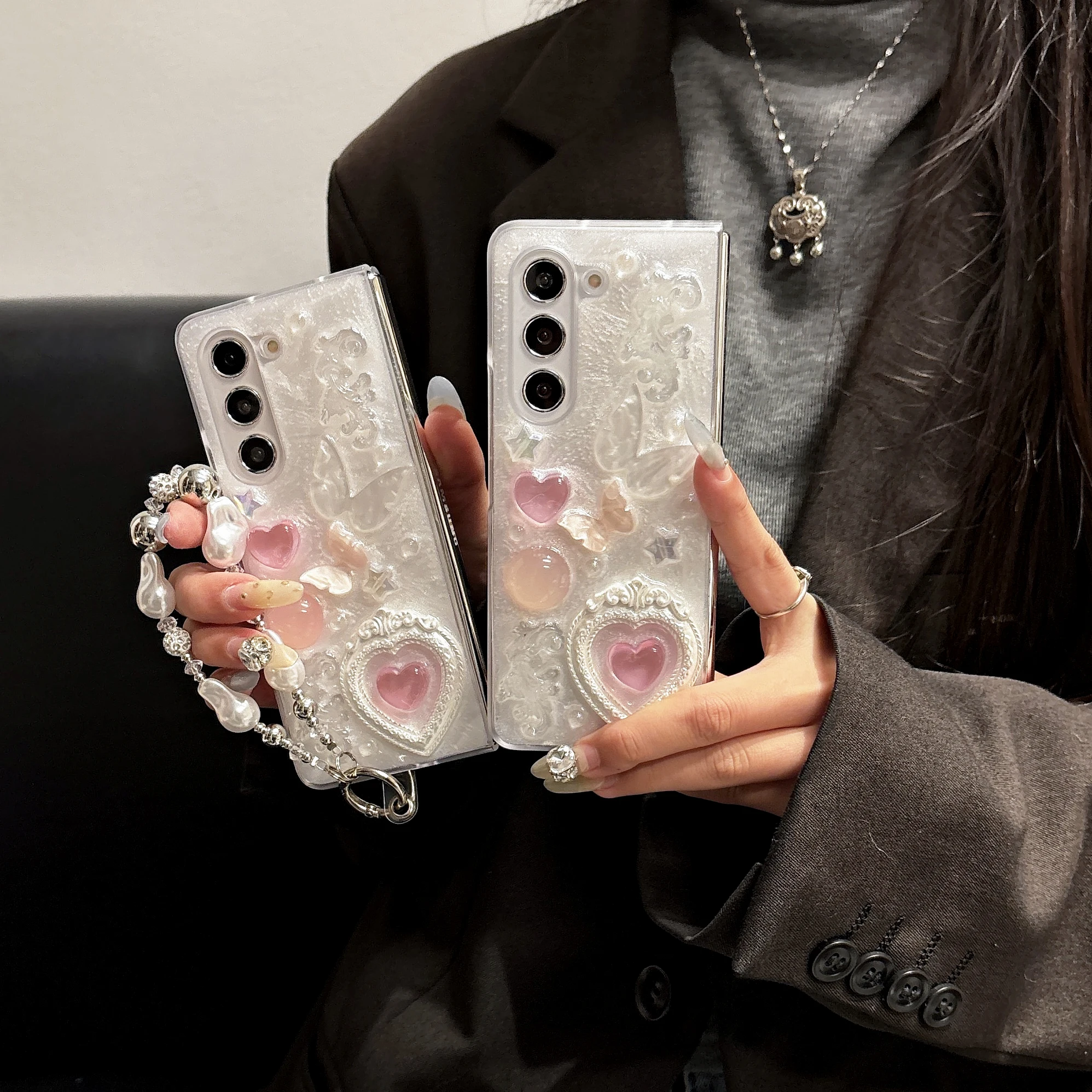 Pink heart-shaped 3D phone case for Samsung Galaxy Z Fold 6 5 4 rear cover pearl bracelet shock-absorbing phone case
Pink heart-shaped 3D phone case for Samsung Galaxy Z Fold 6 5 4 rear cover pearl bracelet shock-absorbing phone case