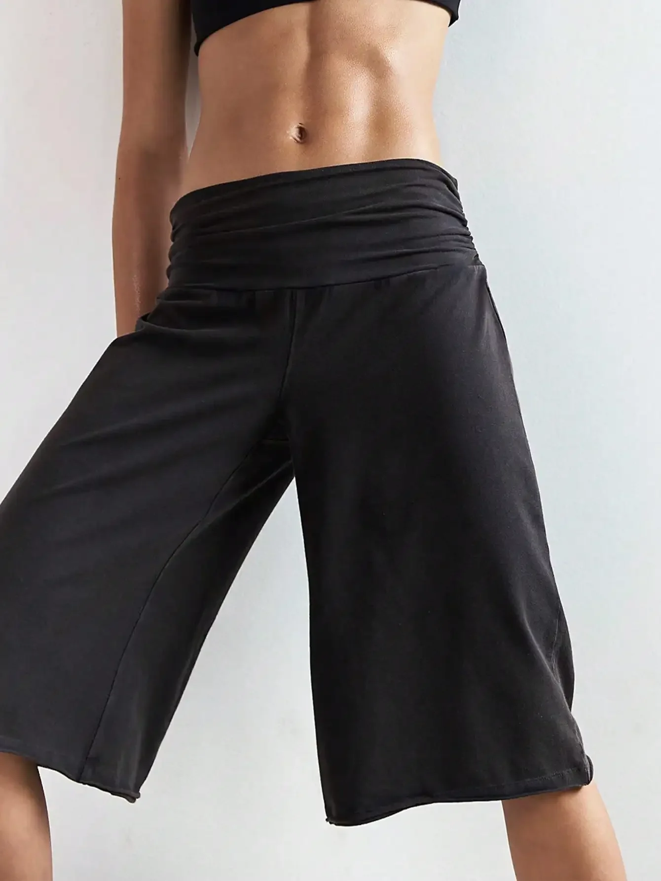 Women's Sports Suit Summer Set, Casual Elastic 7/8 Pants, Black Loose Style With Unique Waist Pleated Design, Soft Fabric For Spring/Summer Leisure & Outdoor Sports
Women's Sports Suit Summer Set, Casual Elastic 7/8 Pants, Black Loose Style With Unique Waist Pleated Design, Soft Fabric For Spring/Summer Leisure & Outdoor Sports