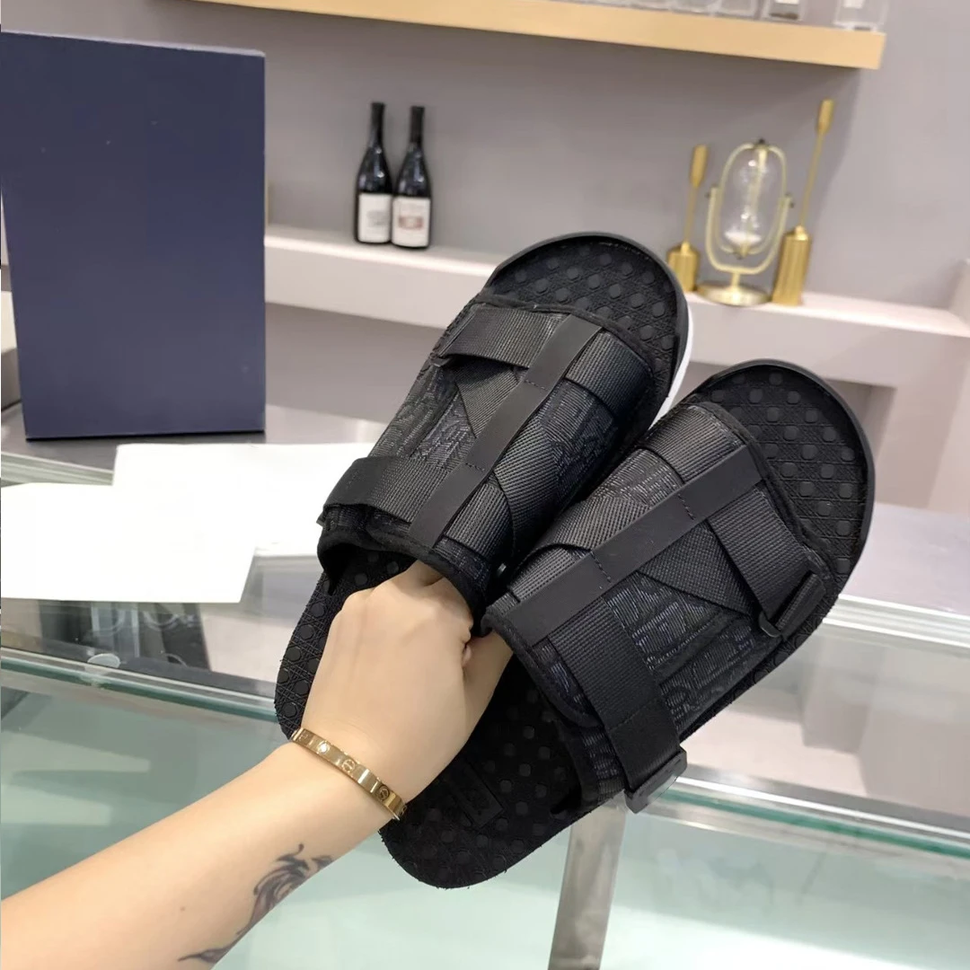 Men New Beach Slides Embroidered Casual Flip Flops Letter Jacquard Belt Buckle Straps Non Slip Flat Sandals
Men New Beach Slides Embroidered Casual Flip Flops Letter Jacquard Belt Buckle Straps Non Slip Flat Sandals