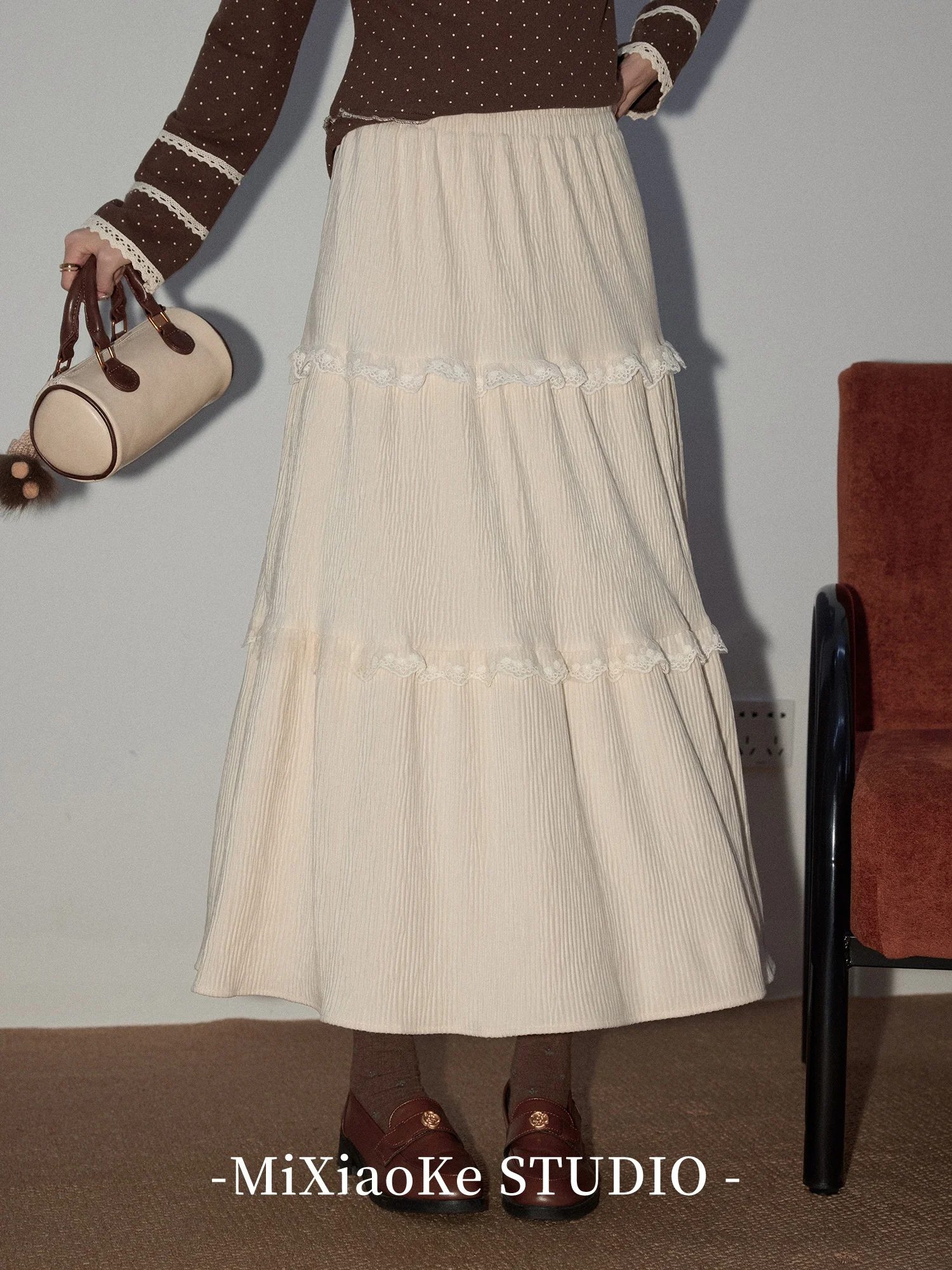 Ретро-юбка А-силуэта с кружевными вставками, женская, осенне-зимняя, новая, маленький размер, с высокой талией, длинная, для девочек, для повседневной носки
Ретро-юбка А-силуэта с кружевными вставками, женская, осенне-зимняя, новая, маленький размер, с высокой талией, длинная, для девочек, для повседневной носки