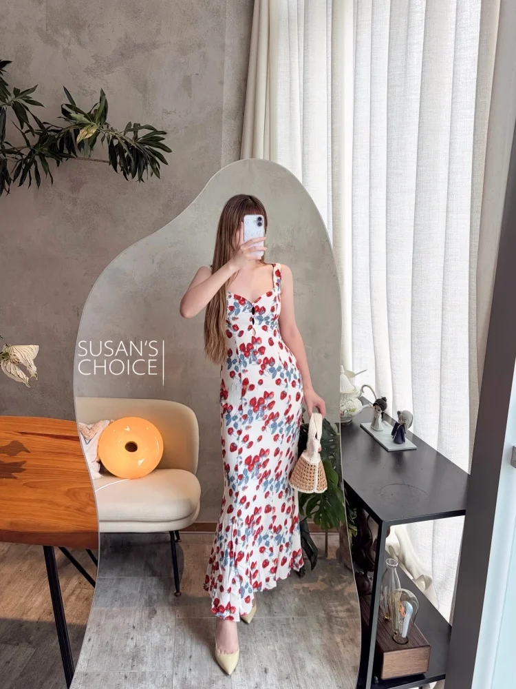 Elegant Strawberries V-neck Fish-tail Mid-length Sleeveless Women's Dress French Style Holiday Fashion High Waist Hollow out
Elegant Strawberries V-neck Fish-tail Mid-length Sleeveless Women's Dress French Style Holiday Fashion High Waist Hollow out
