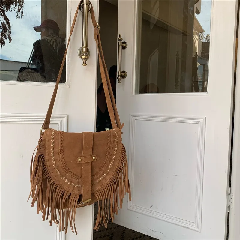 Browm Bohemian Tassel Suede Women's Crossbody Bag Versatile Single Shoulder Bag Retro American Design Ethnic Style Polyester ...
Browm Bohemian Tassel Suede Women's Crossbody Bag Versatile Single Shoulder Bag Retro American Design Ethnic Style Polyester ...