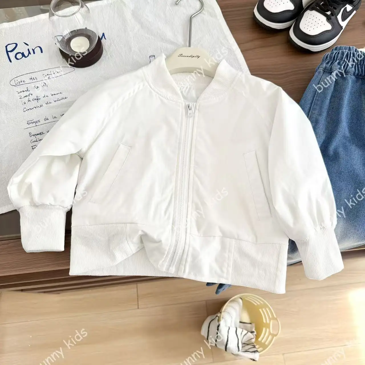 Girls' Jacket Spring and Autumn 2026 New Children's Leisure Graffiti Jacket Little Girls' Baseball Jacket Top Coat
Girls' Jacket Spring and Autumn 2026 New Children's Leisure Graffiti Jacket Little Girls' Baseball Jacket Top Coat