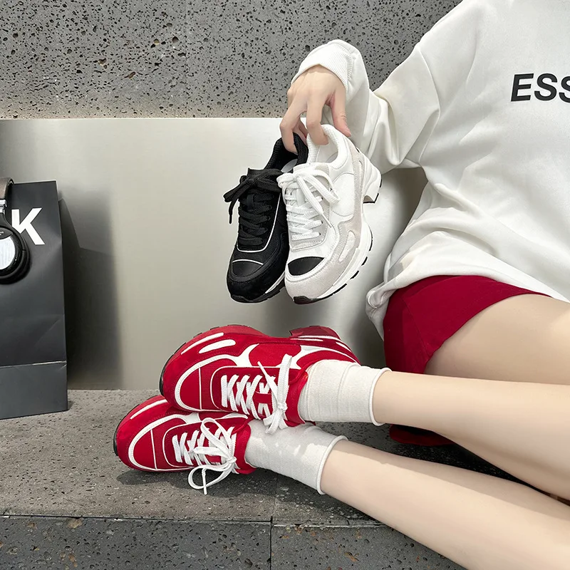 2026 New Style Women's Sporty Casual Shoes Thick Bottom Heightening Leisure Sneakers Fashionable Laced Black And White Shoes
2026 New Style Women's Sporty Casual Shoes Thick Bottom Heightening Leisure Sneakers Fashionable Laced Black And White Shoes