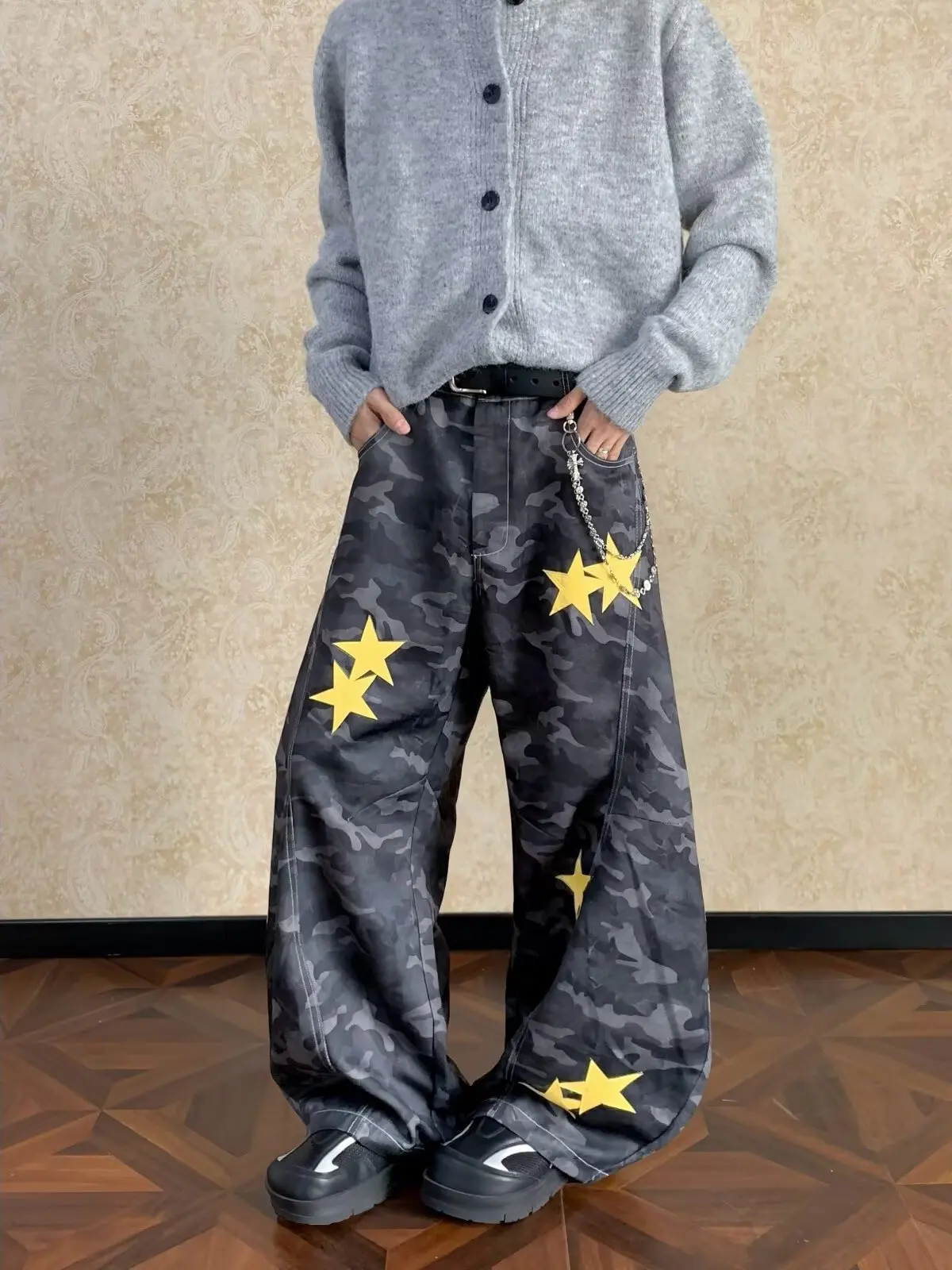 Мужские джинсы High Street Unique Stars Patch Camouflage, весенние, в американском стиле, деконструированные, широкие, длинные брюки
Мужские джинсы High Street Unique Stars Patch Camouflage, весенние, в американском стиле, деконструированные, широкие, длинные брюки