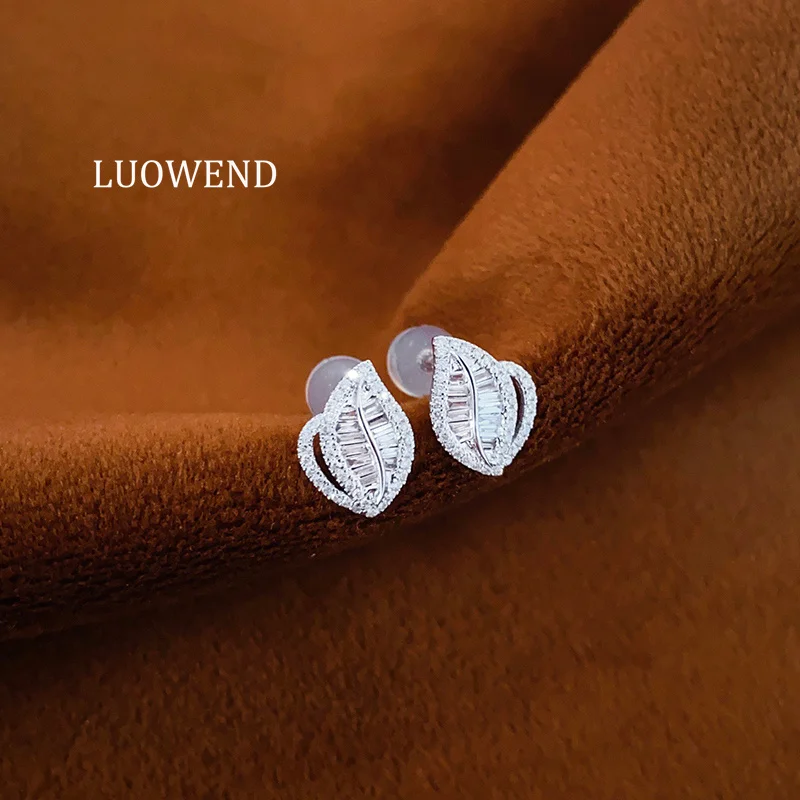 LUOWEND 100% 18K White Gold Earrings Fashion Leaf Shape Real Natural Diamond Stud Earrings for Women High Party Jewelry
LUOWEND 100% 18K White Gold Earrings Fashion Leaf Shape Real Natural Diamond Stud Earrings for Women High Party Jewelry