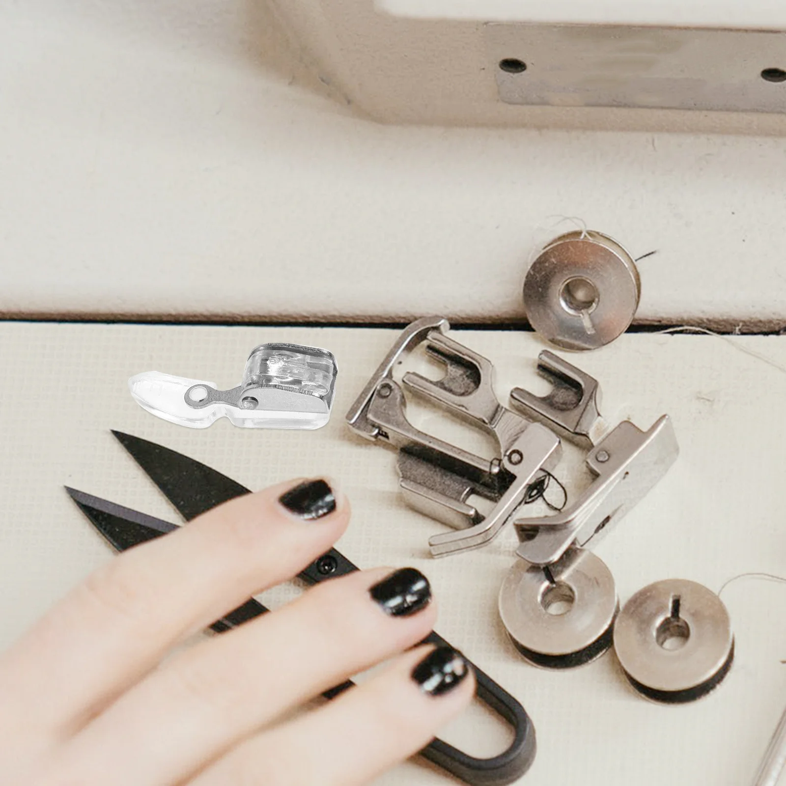 4 шт. ножек для швейных машин из нержавеющей стали и пластика, сменные многофункциональные прижимные лапки для домашнего шитья
4 шт. ножек для швейных машин из нержавеющей стали и пластика, сменные многофункциональные прижимные лапки для домашнего шитья