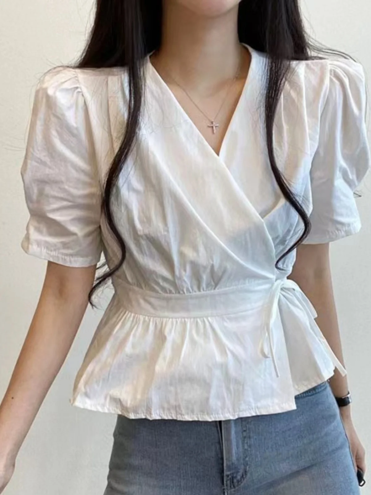Ele Bla White ort Sve irt Women's Sweet Design Unique Korean Sle Commute Bubble Sve V-ne ort Length
Ele Bla White ort Sve irt Women's Sweet Design Unique Korean Sle Commute Bubble Sve V-ne ort Length