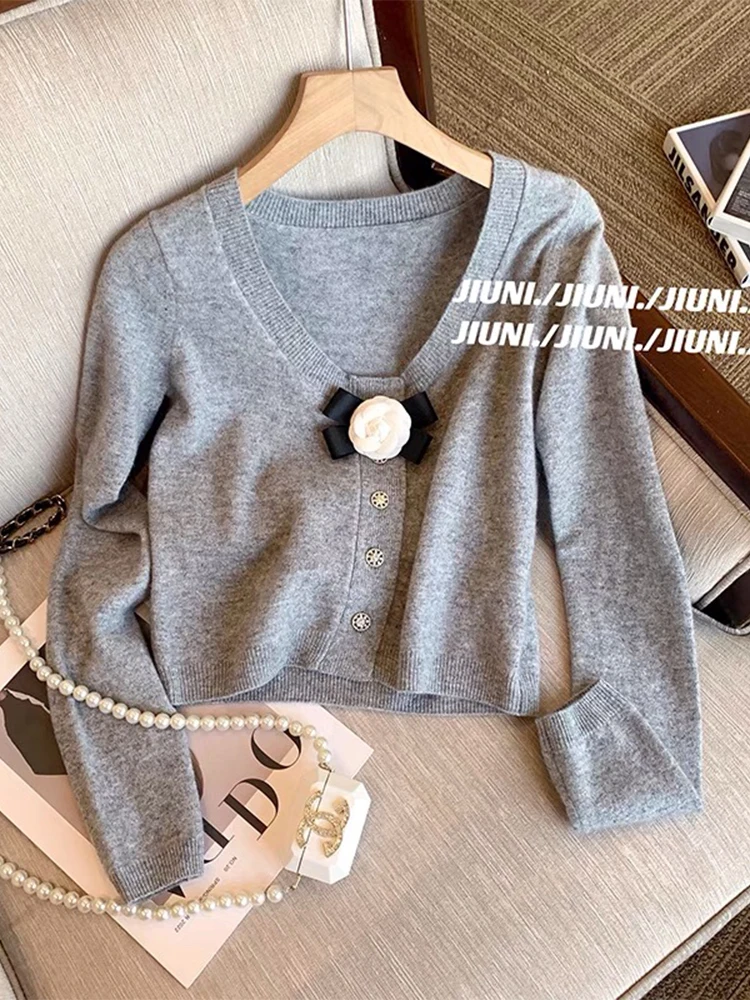 Women Grey 3D Floral Cardigan Christmas Sweater Harajuku Vintage Y2k Long Sleeves V-Neck Cashmere Sweaters Jumper 2000s Clothes
Women Grey 3D Floral Cardigan Christmas Sweater Harajuku Vintage Y2k Long Sleeves V-Neck Cashmere Sweaters Jumper 2000s Clothes