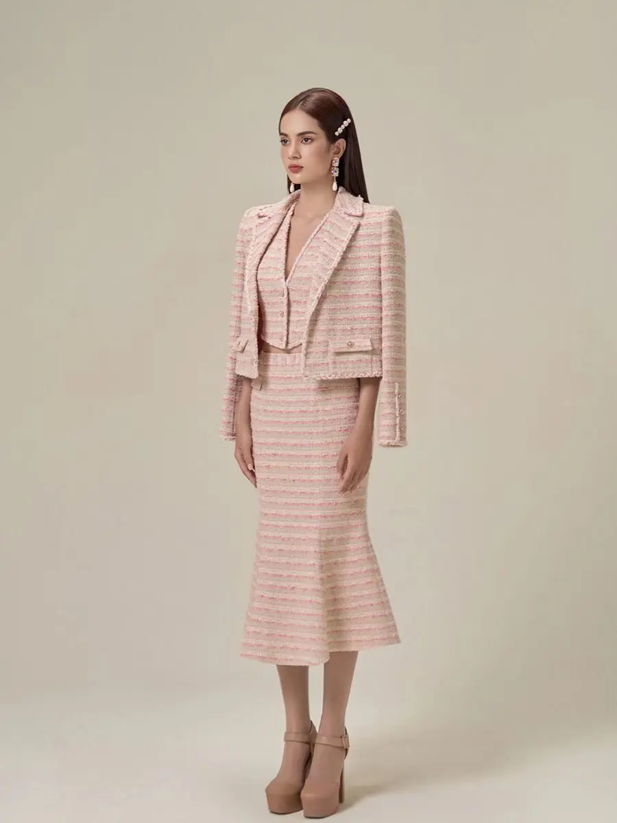 Customized Pink Tweed Top and Skirt Bride Mother Dress Wedding Party Guest Dress
Customized Pink Tweed Top and Skirt Bride Mother Dress Wedding Party Guest Dress