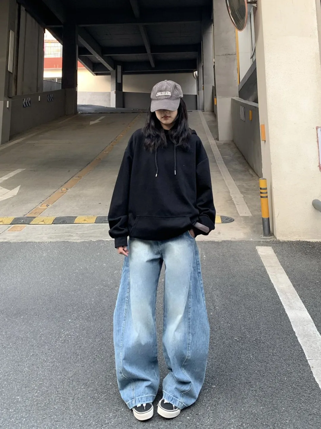 American Retro High Waist Wide Leg Jeans Women's Loose Fit Straight Casual Long Trousers Washed Denim Pants Slimming Effect
American Retro High Waist Wide Leg Jeans Women's Loose Fit Straight Casual Long Trousers Washed Denim Pants Slimming Effect