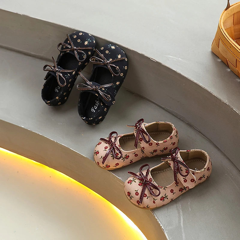New Sweet Girls Leather Shoes Elegant Spring Autumn Children Causal Princess Shoes Flower Printed Fashion Bowknot Kid Flat Shoes
New Sweet Girls Leather Shoes Elegant Spring Autumn Children Causal Princess Shoes Flower Printed Fashion Bowknot Kid Flat Shoes
