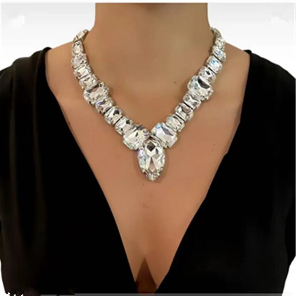 Exaggerated Crystal Geometric Big Pendant Necklace Dinner Jewelry for Women Luxury Rhinestone V Shape Choker Necklace Collar
Exaggerated Crystal Geometric Big Pendant Necklace Dinner Jewelry for Women Luxury Rhinestone V Shape Choker Necklace Collar