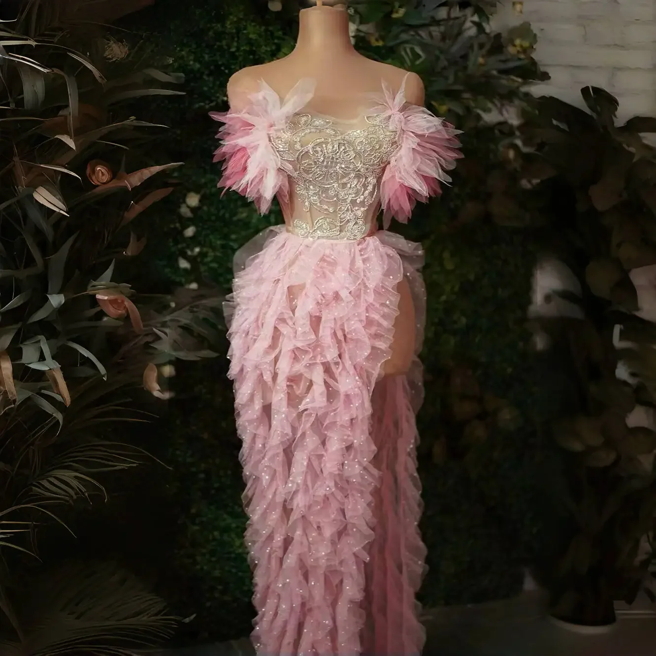 Pink Ruffles Sexy Strapless Mini Tops Two-Pieces Set Dress Nightclub Bar Birthday Party Evening Performance Costume Stage Wear
Pink Ruffles Sexy Strapless Mini Tops Two-Pieces Set Dress Nightclub Bar Birthday Party Evening Performance Costume Stage Wear