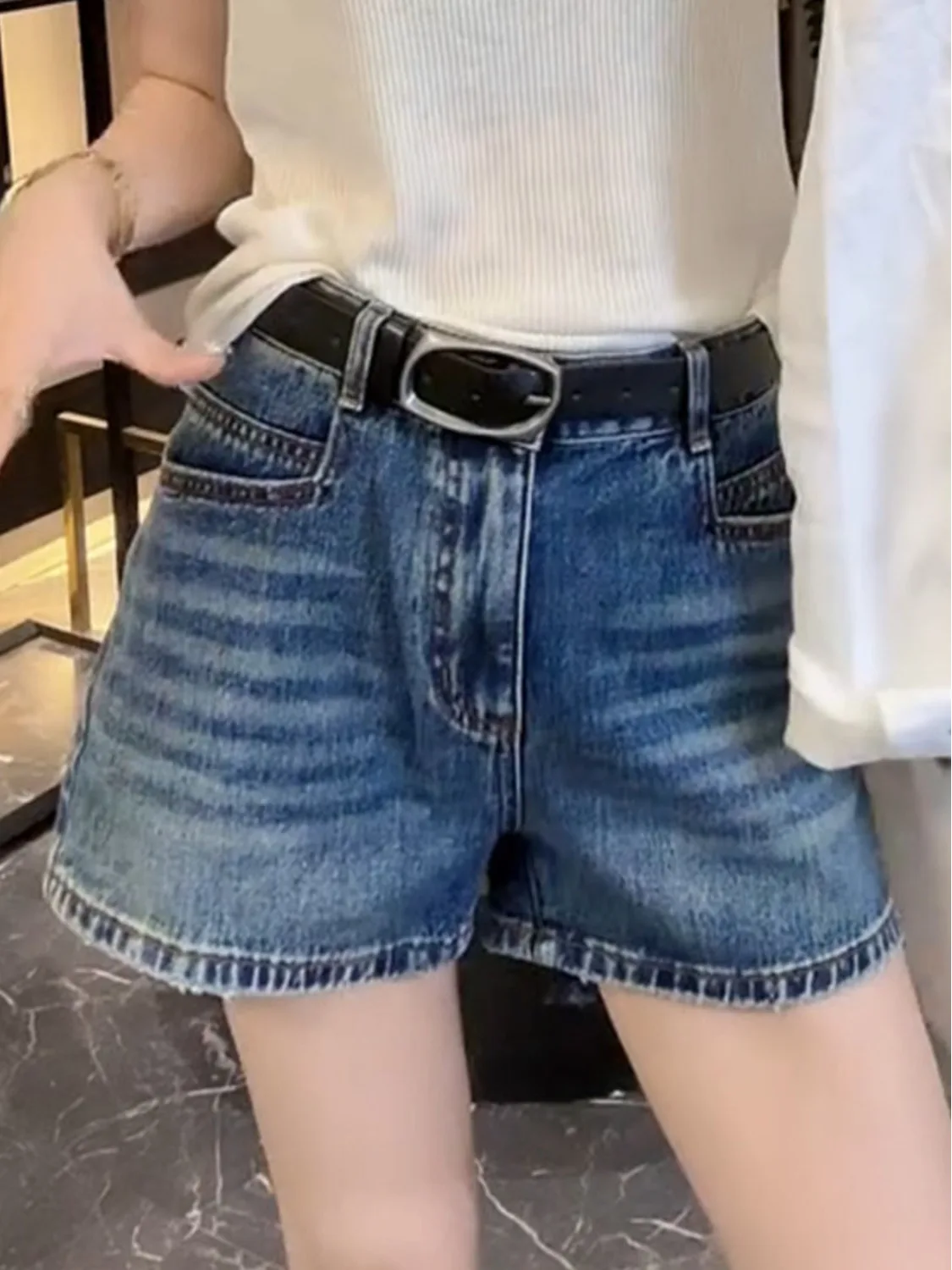 Women's Vintage Washed High Waist Denim Shorts Raw Hem Frayed Jean Shorts Back Pocket Detail with Belt
Women's Vintage Washed High Waist Denim Shorts Raw Hem Frayed Jean Shorts Back Pocket Detail with Belt