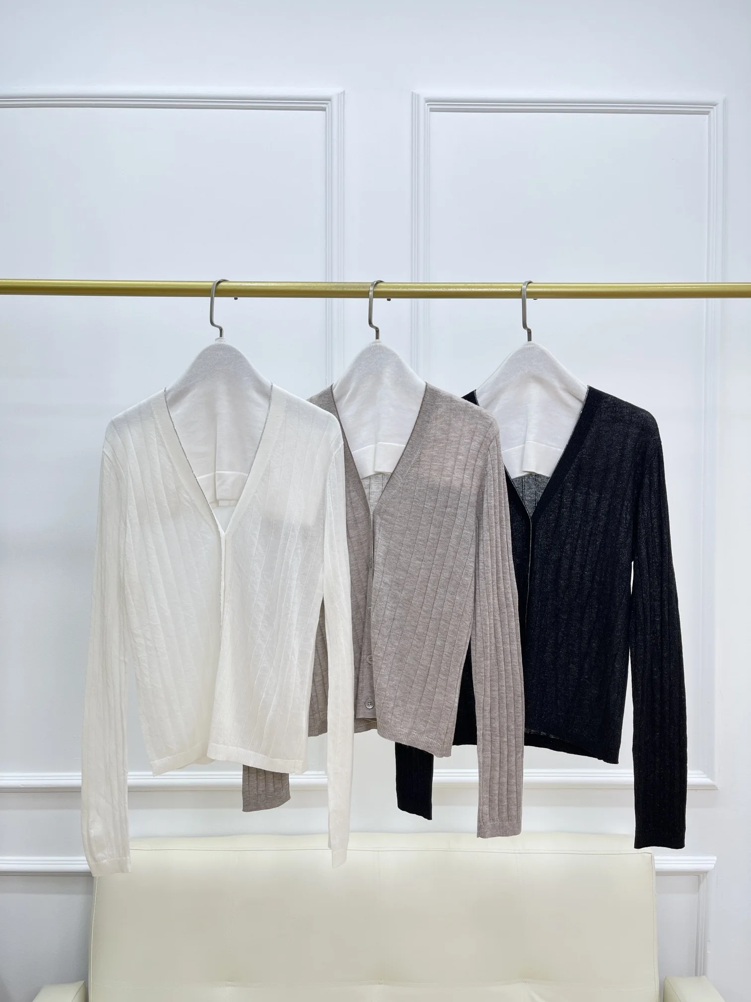 High Quality Fashionable Commuting Silver Chain Long Sleeve Knitted Cardigan For Women 2024
High Quality Fashionable Commuting Silver Chain Long Sleeve Knitted Cardigan For Women 2024
