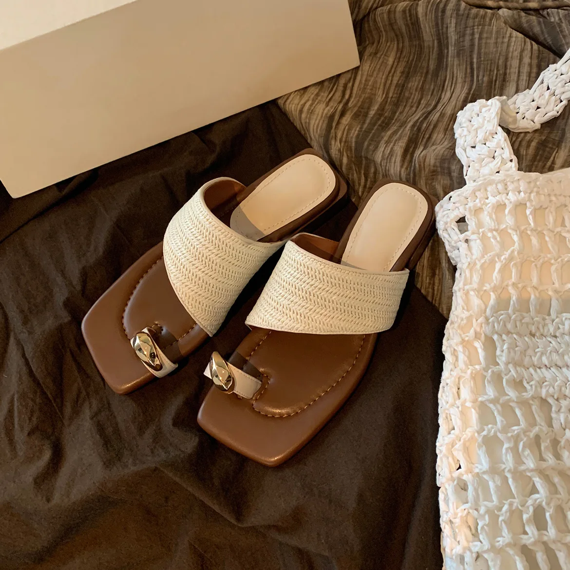 Summer Women's Retro Sandals Ladies Open Toe Comfortable Shoes Women's Thick Bottom Beach One-strip Flat Slippers
Summer Women's Retro Sandals Ladies Open Toe Comfortable Shoes Women's Thick Bottom Beach One-strip Flat Slippers