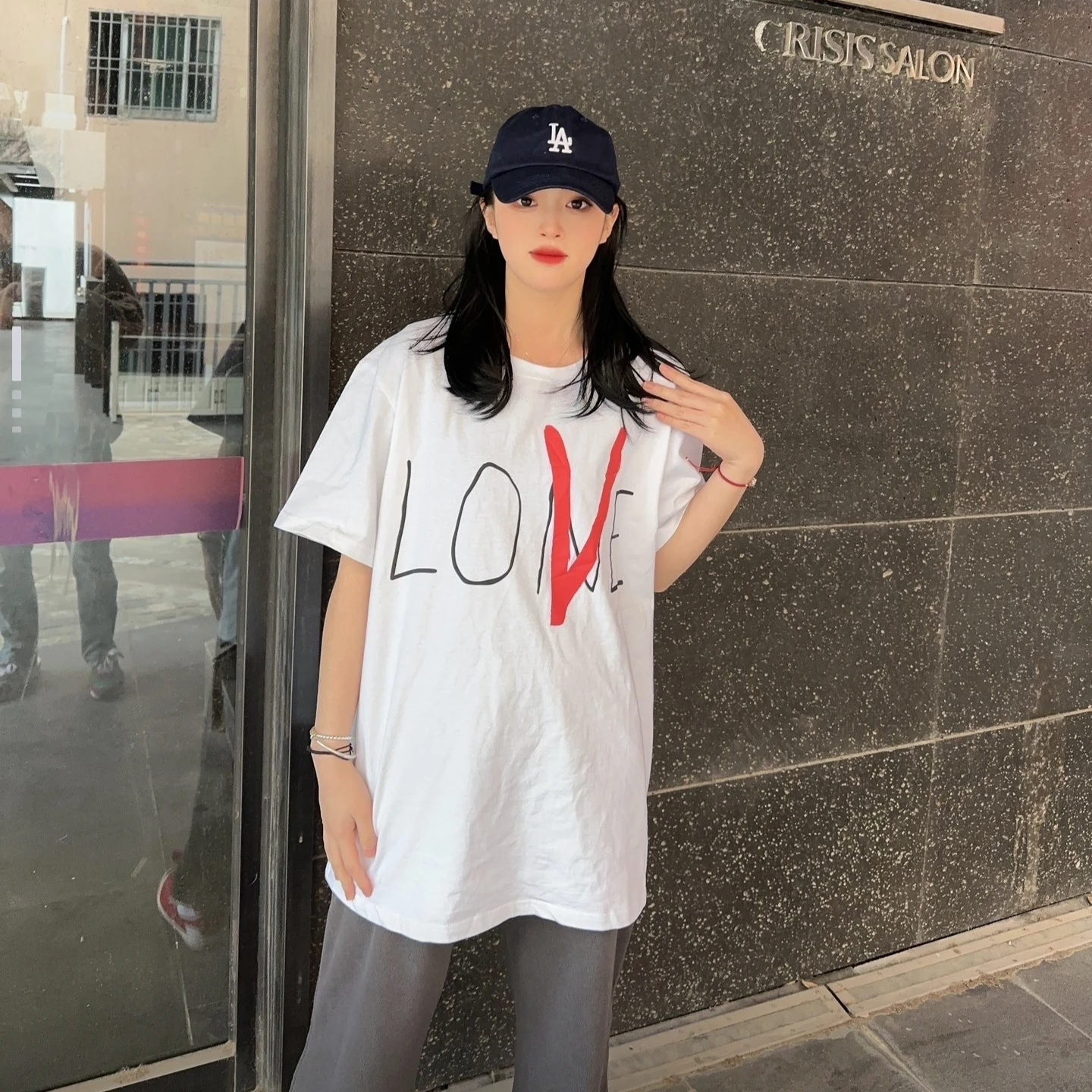 Футболки для пар с короткими рукавами и принтом LOVE, свободные футболки из чистого хлопка с половиной рукавов American High Street, новинка 2025, модный бренд, лето
Футболки для пар с короткими рукавами и принтом LOVE, свободные футболки из чистого хлопка с половиной рукавов American High Street, новинка 2025, модный бренд, лето