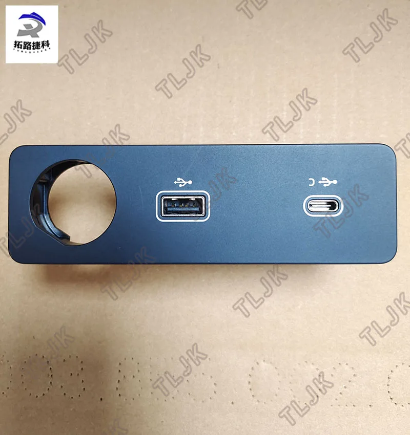 USB interface suitable for RANGE ROVER VELAR and NEW RANGE ROVER EVOQUE, the model is LR161933 =T4A45216 =T4A39705.
USB interface suitable for RANGE ROVER VELAR and NEW RANGE ROVER EVOQUE, the model is LR161933 =T4A45216 =T4A39705.