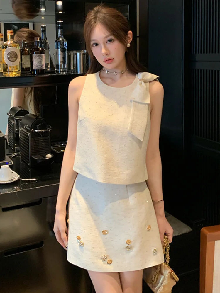2025 summer Luxury Diamond Beading Two Piece Set Women Sleeveless Crop Top + Skirt Suits Elegant 2 piece sets woman outfit
2025 summer Luxury Diamond Beading Two Piece Set Women Sleeveless Crop Top + Skirt Suits Elegant 2 piece sets woman outfit