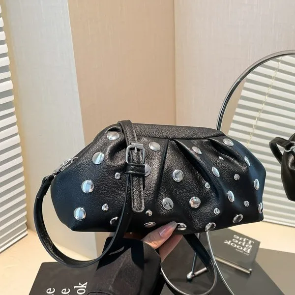 1 шт. 2026 Y2K Сумка через плечо с рюшами и заклепками — многоцветная, с металлическим акцентом, универсальная сумка через плечо для женщин на каждый день и вечеринку
1 шт. 2026 Y2K Сумка через плечо с рюшами и заклепками — многоцветная, с металлическим акцентом, универсальная сумка через плечо для женщин на каждый день и вечеринку