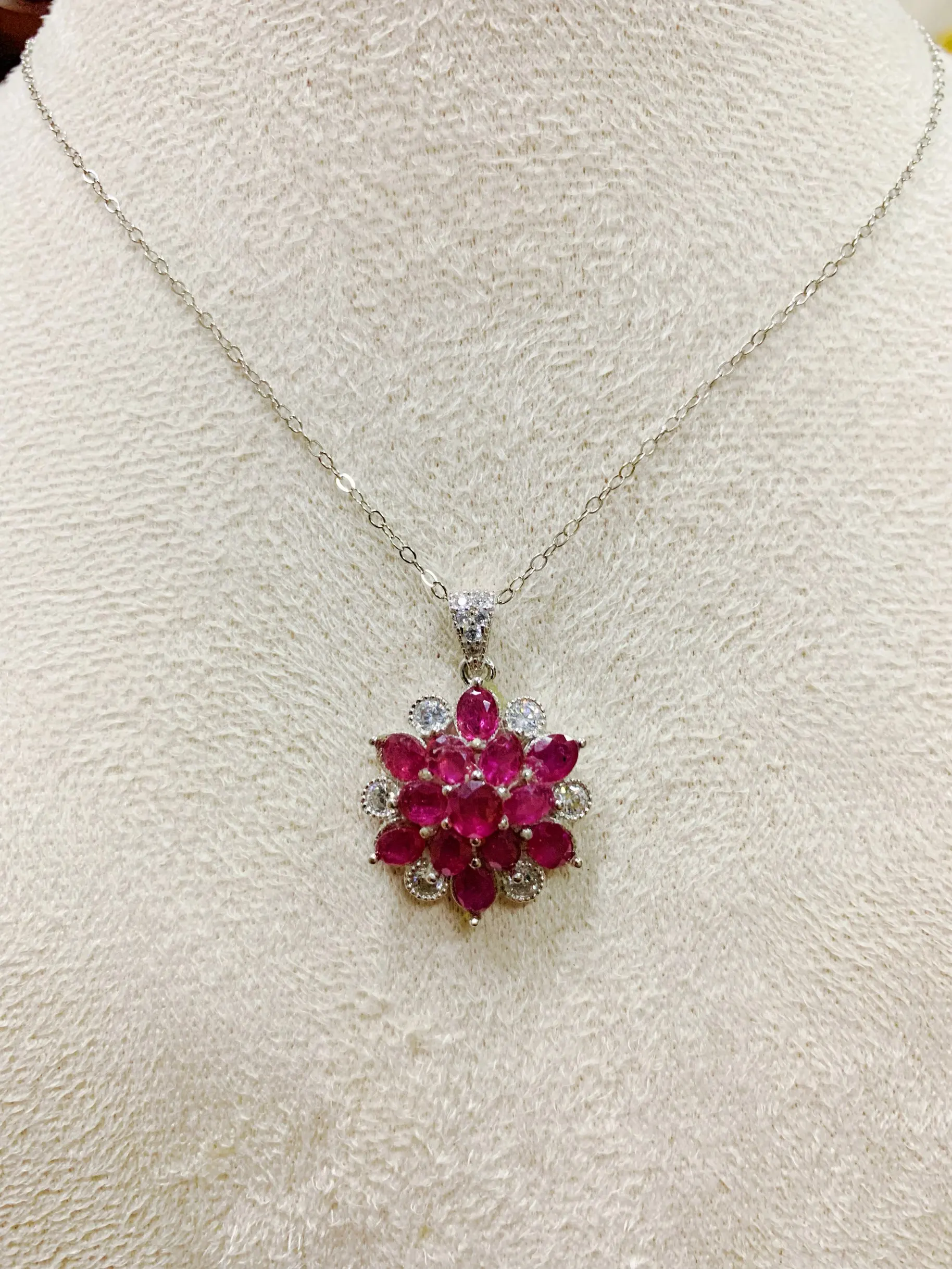 ZECAA S925 Рубиновая ювелирная подвеска с натуральным рубиновым драгоценным камнем 3*4 мм Леди S925 Серебряный рубинный кулон для женщин Рубиновая подвеска 
ZECAA S925 Рубиновая ювелирная подвеска с натуральным рубиновым драгоценным камнем 3*4 мм Леди S925 Серебряный рубинный кулон для женщин Рубиновая подвеска