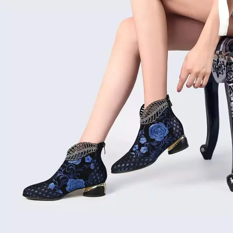 2025 New Luxury Elegant Women Boots Women Boots Handmade Embroidery Women Shoes High Heel Ankle Boots Party Zapatos De Mujer
2025 New Luxury Elegant Women Boots Women Boots Handmade Embroidery Women Shoes High Heel Ankle Boots Party Zapatos De Mujer