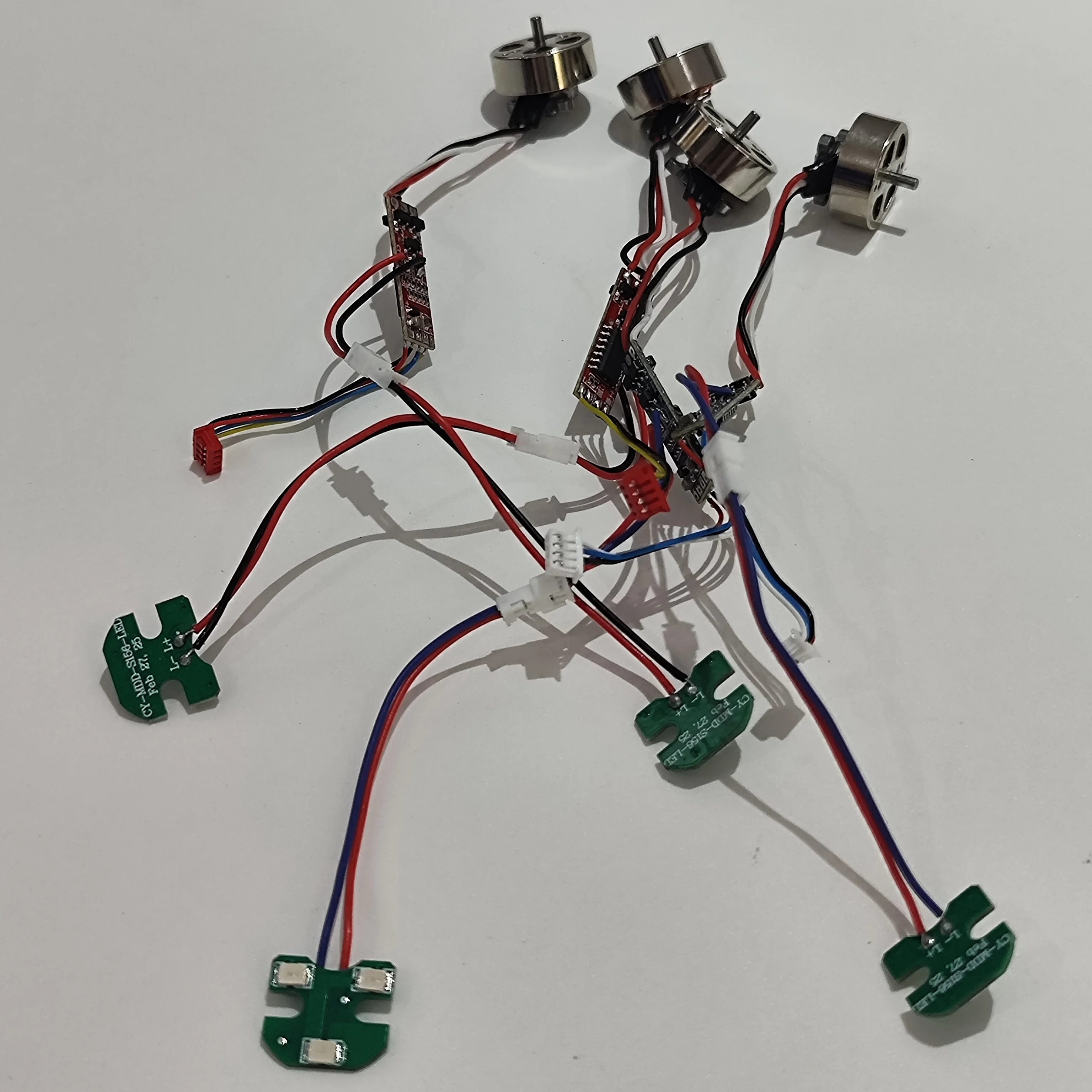 4 шт. S156 RC складной дрон запасные части оригинальный бесщеточный двигатель с платой ECS и аксессуарами для световой панели
4 шт. S156 RC складной дрон запасные части оригинальный бесщеточный двигатель с платой ECS и аксессуарами для световой панели