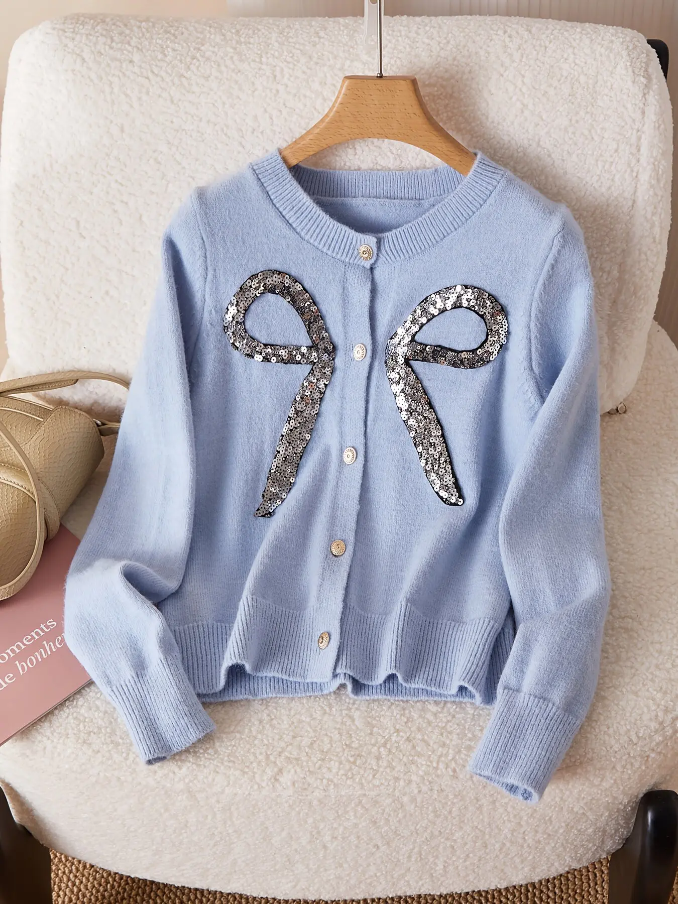 Элегантный женский вязаный кардиган, свитер с блестящим узлом, повседневная теплая шерстяная верхняя одежда, весенне-осенний модный свитер F226
Элегантный женский вязаный кардиган, свитер с блестящим узлом, повседневная теплая шерстяная верхняя одежда, весенне-осенний модный свитер F226