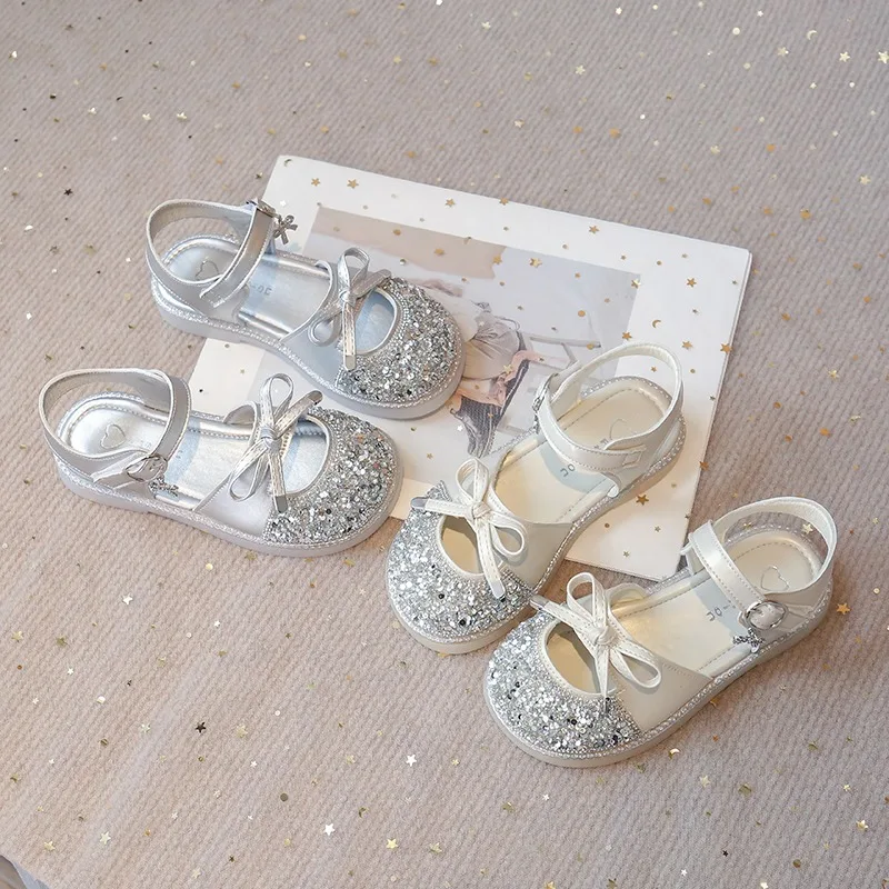 Girls Casual Sandals Summer New Fashion Bow Sequin Decoration Shoes Hook and Loop Girls Soft Bottom Comfortable Girls Shoes
Girls Casual Sandals Summer New Fashion Bow Sequin Decoration Shoes Hook and Loop Girls Soft Bottom Comfortable Girls Shoes