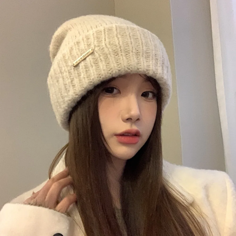 Fashion Metal Label Knitted Cold Cap Keep Warm Thickened Warm Pile Cap Comfortable Winter Hat
Fashion Metal Label Knitted Cold Cap Keep Warm Thickened Warm Pile Cap Comfortable Winter Hat
