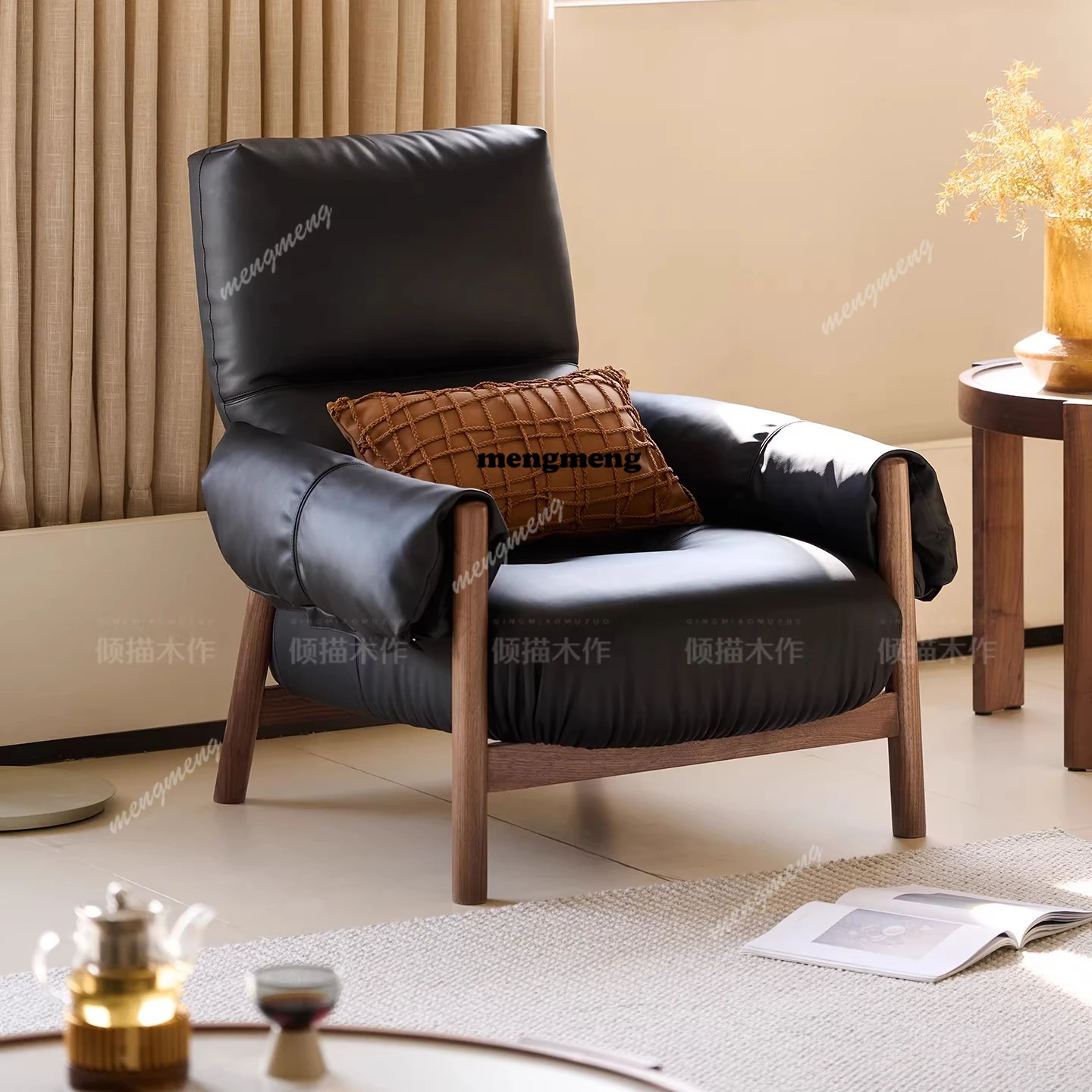 North American black walnut leather sofa antique living room single chair solid wood first layer cowhide leisure chair
North American black walnut leather sofa antique living room single chair solid wood first layer cowhide leisure chair