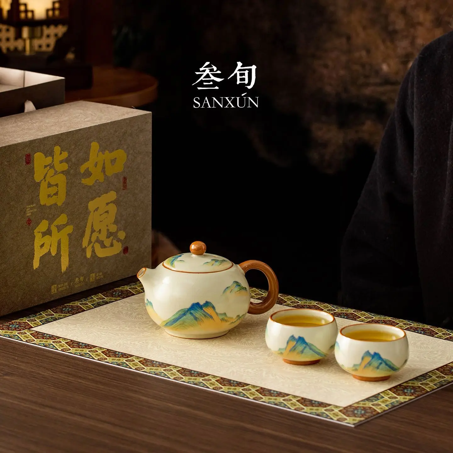 Sanxun Qianli Jiangshan Ru Kiln Kung Fu Tea Set Teapot Two Cups In A Gift Box Lightweight And High-End Souvenir
Sanxun Qianli Jiangshan Ru Kiln Kung Fu Tea Set Teapot Two Cups In A Gift Box Lightweight And High-End Souvenir