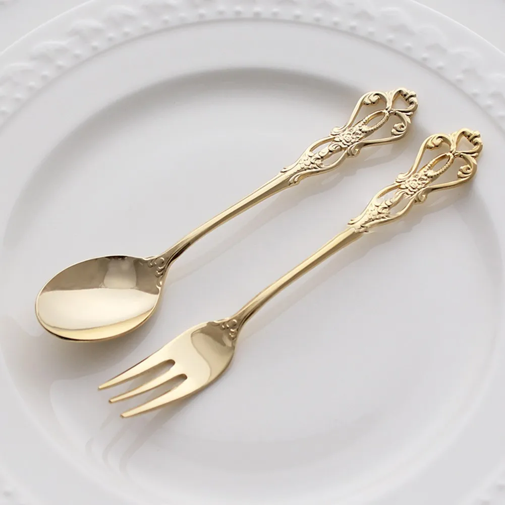 Coffeeware Teaware 1 Pair Vintage Gold Spoon Fork Cutlery Set Stainless Steel Relief Hollow Luxury Dessert Christmas Decorations
Coffeeware Teaware 1 Pair Vintage Gold Spoon Fork Cutlery Set Stainless Steel Relief Hollow Luxury Dessert Christmas Decorations