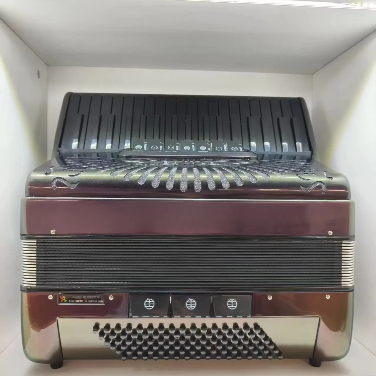 Профессиональная клавиатура/кнопочный аккордеон 60/96 басов Профессиональные музыкальные инструменты
Профессиональная клавиатура/кнопочный аккордеон 60/96 басов Профессиональные музыкальные инструменты