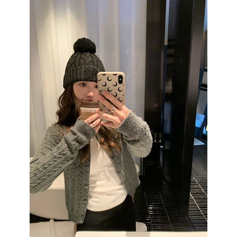 Miu Series Little ket College вязаный длинный свитер-кардиган с застежкой на пуговицы повседневный свитер с круглым вырезом для девочек
Miu Series Little ket College вязаный длинный свитер-кардиган с застежкой на пуговицы повседневный свитер с круглым вырезом для девочек