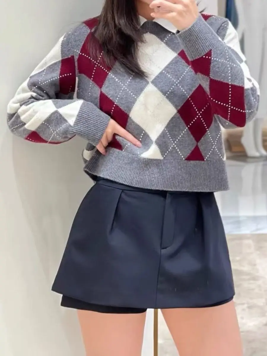 Women Diamond Decoration Plaid Sweater 2-Color Casual Female Knitwear Top O-Neck Long Sleeve Loose Ladies Knitted Pullover
Women Diamond Decoration Plaid Sweater 2-Color Casual Female Knitwear Top O-Neck Long Sleeve Loose Ladies Knitted Pullover