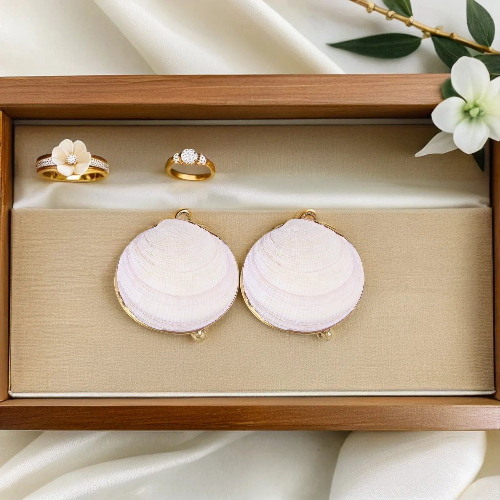 2Pcs Stylish Shell Jewelry Holder Compact Trinket Box for Rings Bracelets Earrings Storage Seashell Display Dish Case
2Pcs Stylish Shell Jewelry Holder Compact Trinket Box for Rings Bracelets Earrings Storage Seashell Display Dish Case