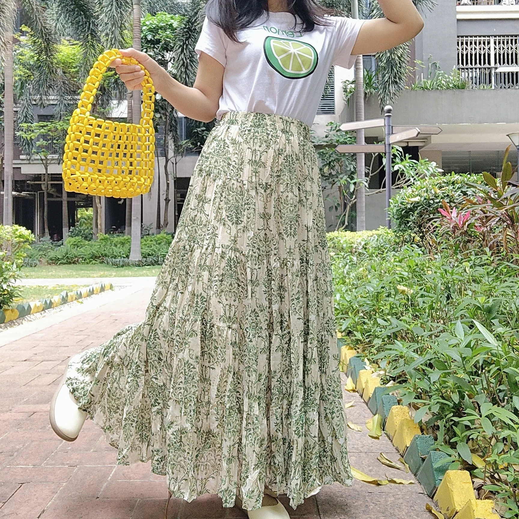 Floral skirt summer 2025 new women's chiffon green printing big swing skirt elastic waist drape versatile dress
Floral skirt summer 2025 new women's chiffon green printing big swing skirt elastic waist drape versatile dress